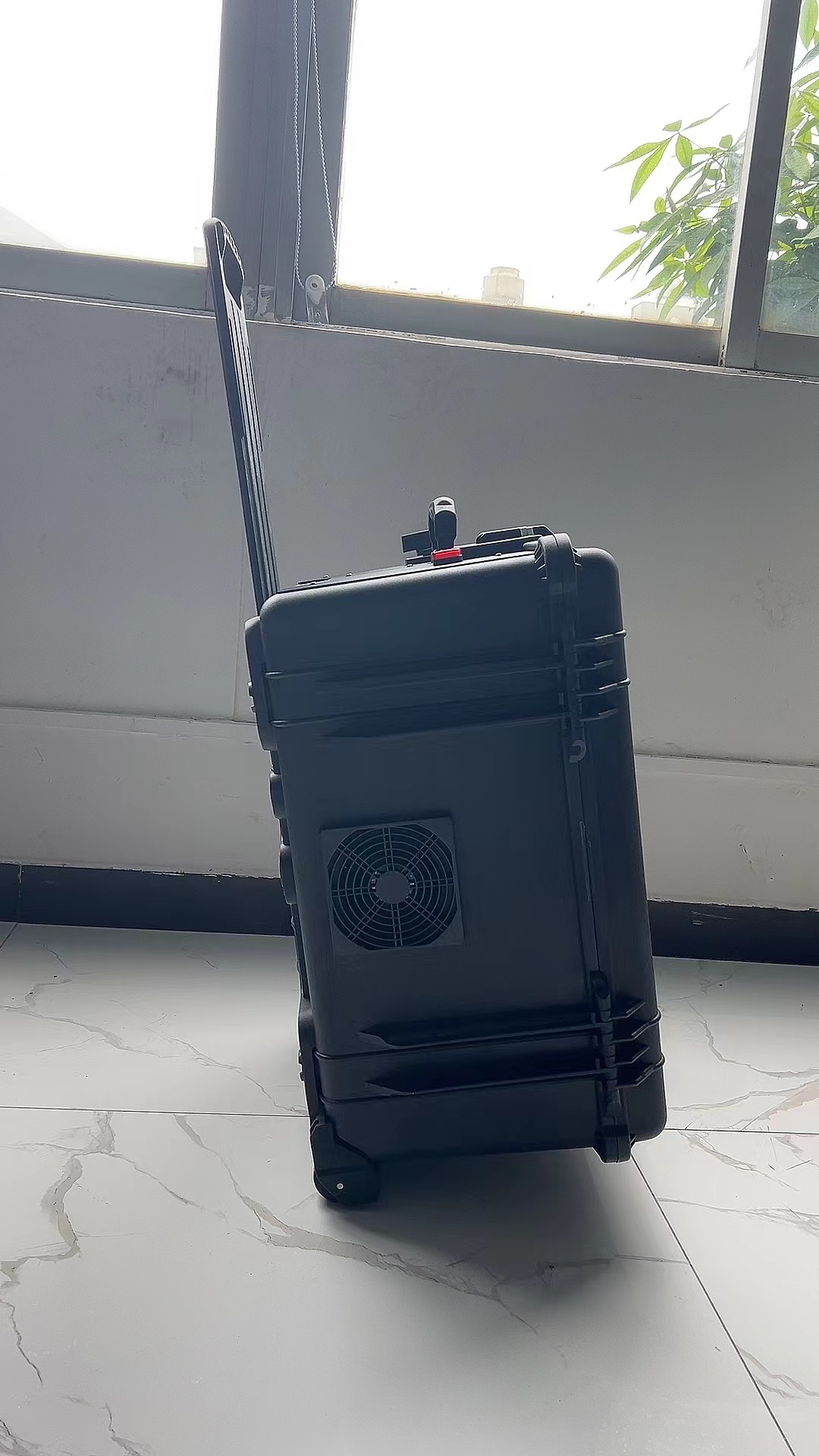 修水手拉箱型移动通信干扰器